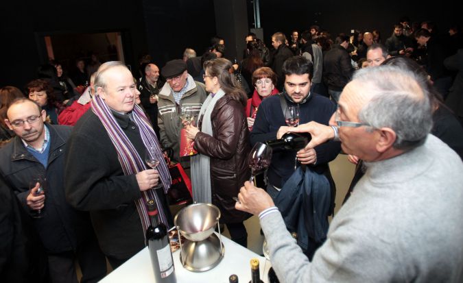 La asociacin de bodegas Provir presenta la aada en la plaza de Abastos de Logroo-35